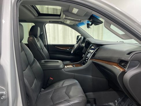 Used 2020 Cadillac Escalade Luxury w/ LPO, Radiant Package AWD/4WD image 34