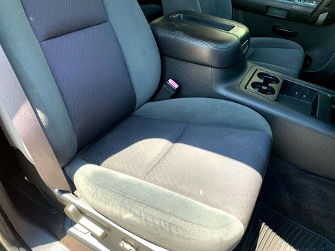 Used 2007 GMC Sierra 2500 SLE w/ EZ-Lift Tailgate Package image 14