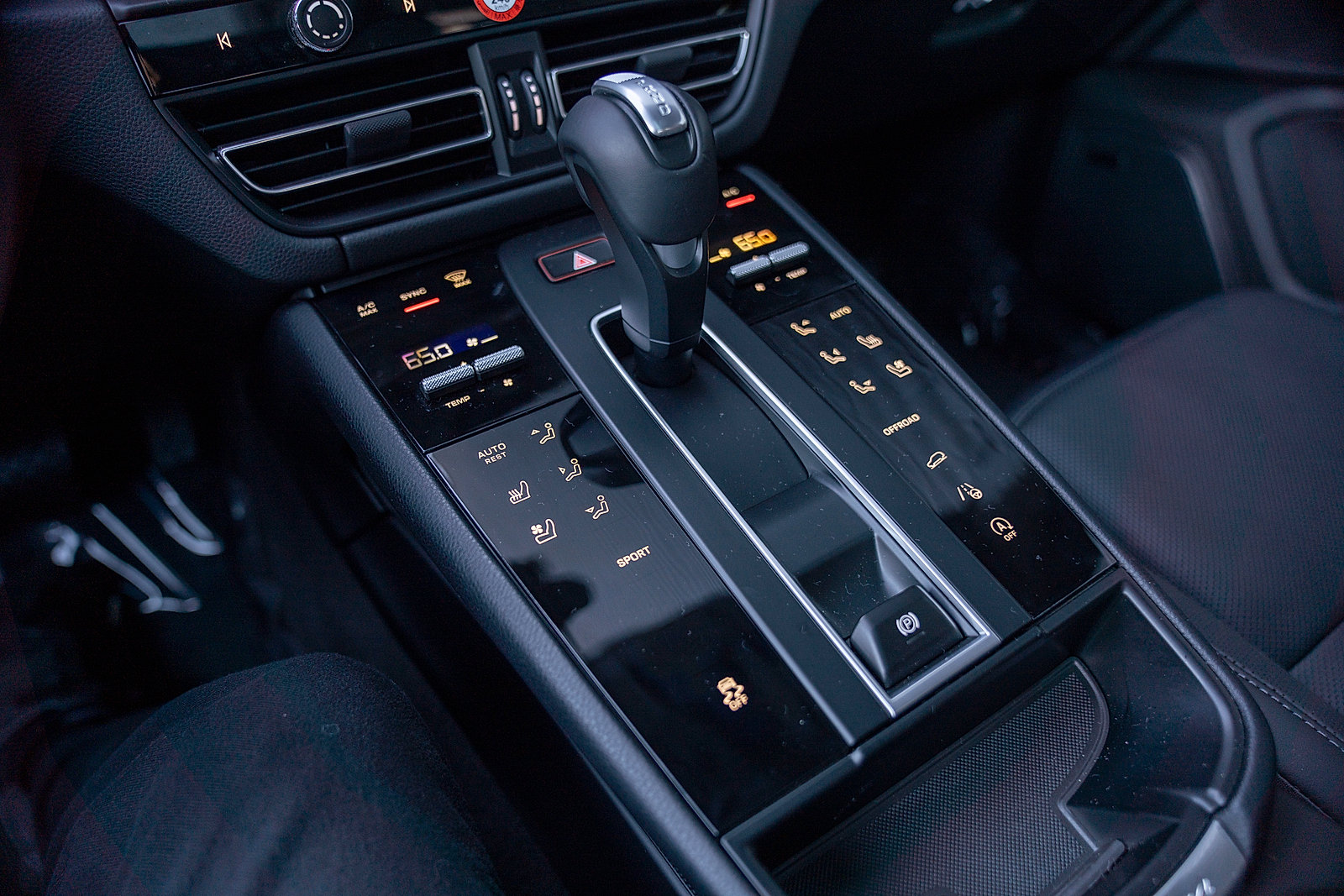 Certified 2026 Porsche Macan AWD/4WD image 14