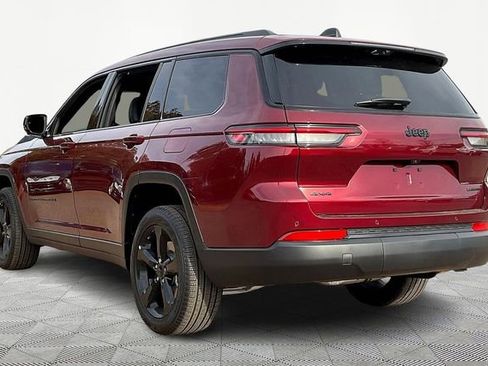 Used 2025 Jeep Grand Cherokee L Limited w/ Luxury Tech Group II image 4