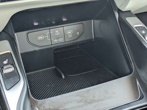 Certified 2025 Kia Sorento S image 27