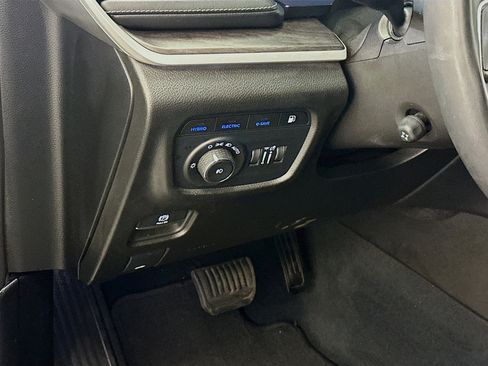 Used 2023 Jeep Grand Cherokee 4WD 4xe w/ Luxury Tech Group II image 17