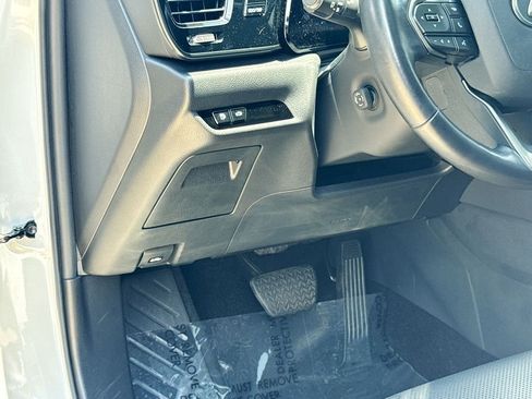 Used 2025 Lexus NX 250 FWD w/ Premium Package image 18