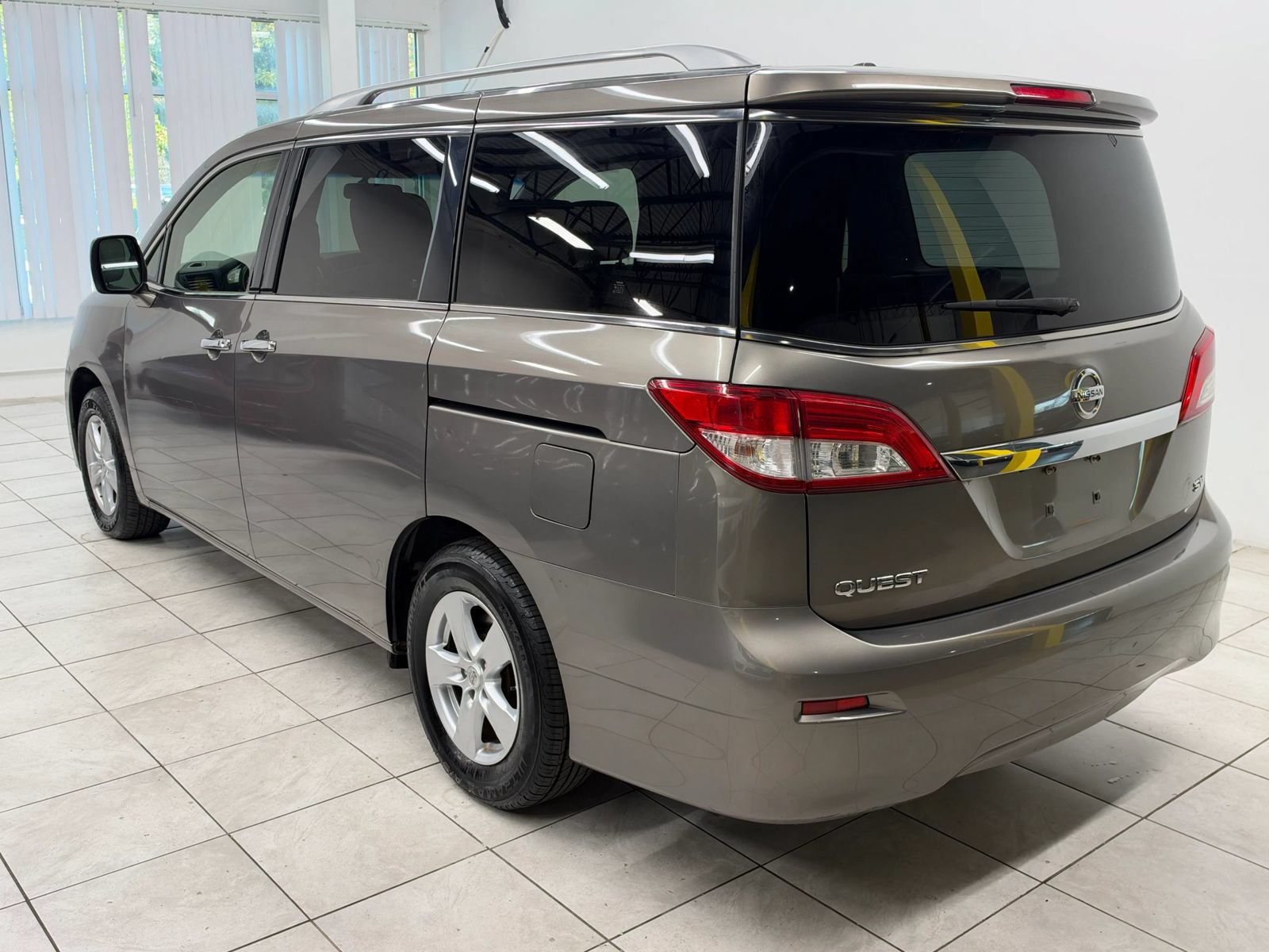 Used 2014 Nissan Quest SV w/ Leather Package FWD image 7