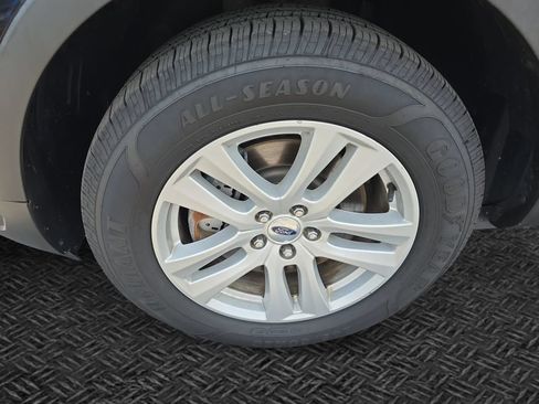 Used 2019 Ford Explorer XLT w/ Equipment Group 202A AWD/4WD image 11