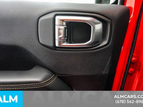 Used 2025 Jeep Wrangler Unlimited Sahara AWD/4WD image 46