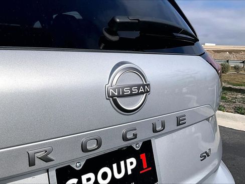 Used 2024 Nissan Rogue SV image 30