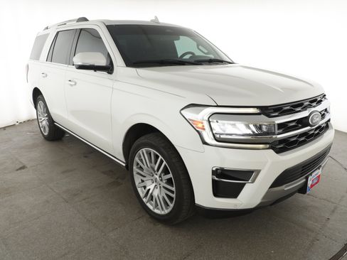 Used 2024 Ford Expedition Limited RWD image 3