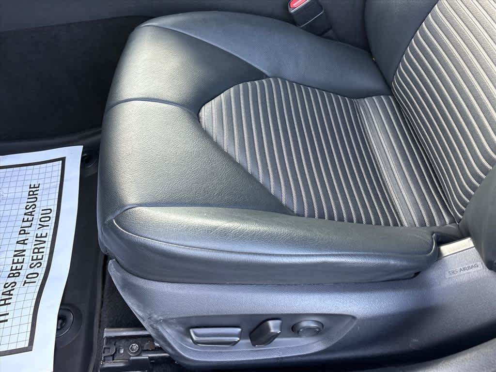 Used 2019 Toyota Camry SE w/ Convenience Package FWD image 23