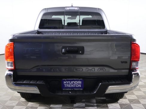 Used 2019 Toyota Tacoma TRD Off-Road image 11