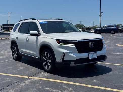 Certified 2025 Honda Pilot Touring image 14