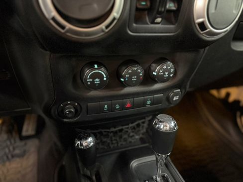 Used 2015 Jeep Wrangler Unlimited Sahara w/ Dual Top Group AWD/4WD image 19
