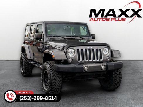 Used 2018 Jeep Wrangler Unlimited Sahara w/ Connectivity Group AWD/4WD image 1