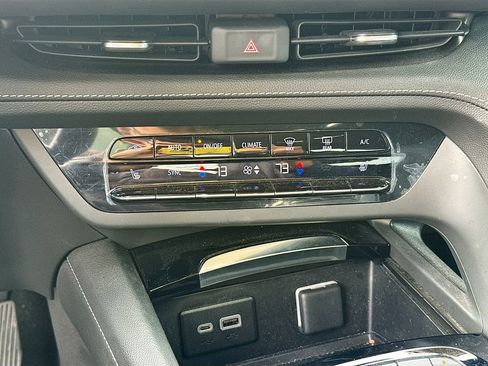 Certified 2023 Buick Envision Essence image 17