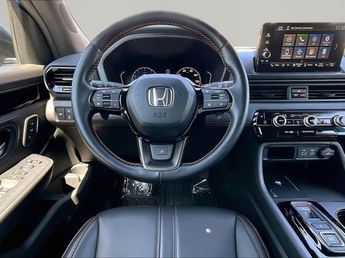 Certified 2025 Honda Pilot TrailSport image 8