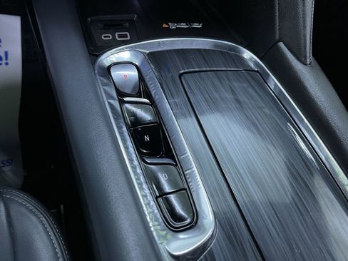 Used 2023 Buick Enclave Essence image 23