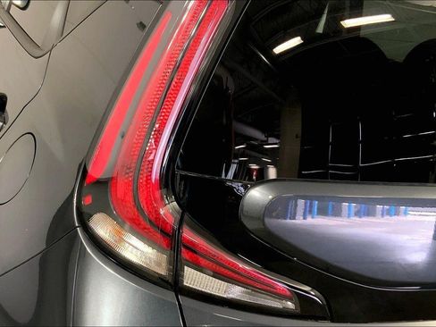 Certified 2025 Kia Soul LX w/ LX Technology Package FWD image 27