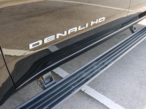 Used 2024 GMC Sierra 2500 Denali Ultimate image 9