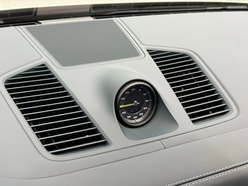 Certified 2022 Porsche Cayenne Turbo S AWD/4WD image 18