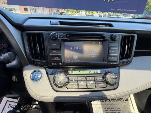 Used 2018 Toyota RAV4 XLE AWD/4WD image 24