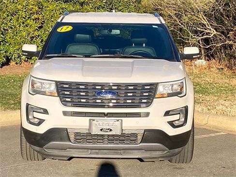 Used 2017 Ford Explorer Limited image 2