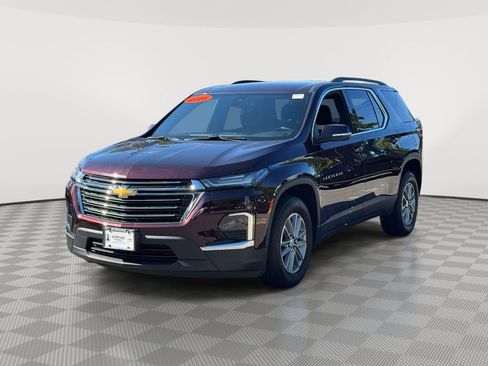 Used 2023 Chevrolet Traverse LT FWD image 3
