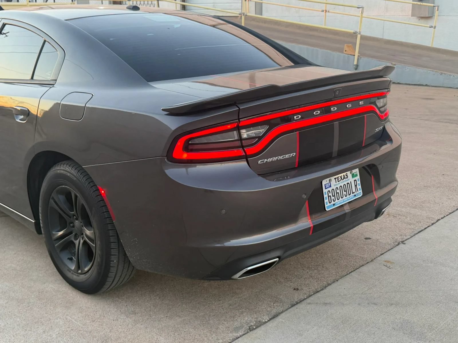 Used 2018 Dodge Charger SXT RWD image 8