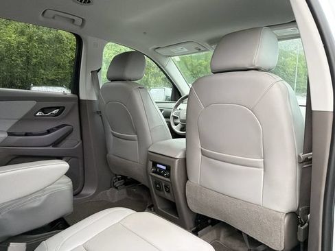 Used 2018 Chevrolet Traverse LT FWD image 19
