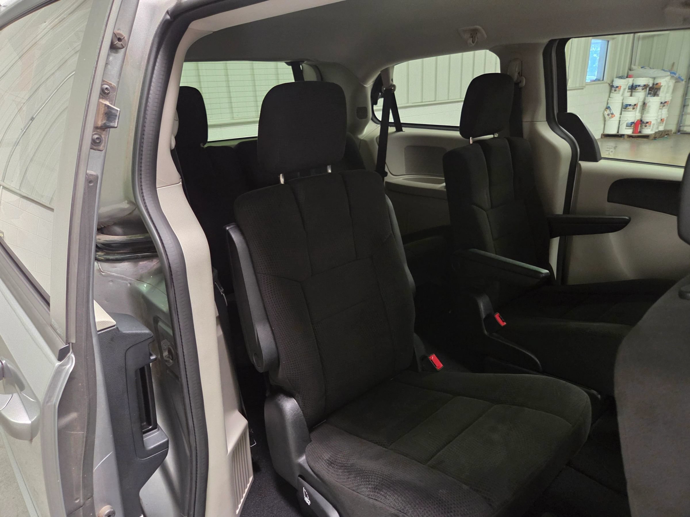 Used 2013 Dodge Grand Caravan SE FWD image 28
