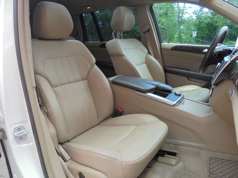 Used 2015 Mercedes-Benz GL 450 4MATIC w/ Lighting Package image 10