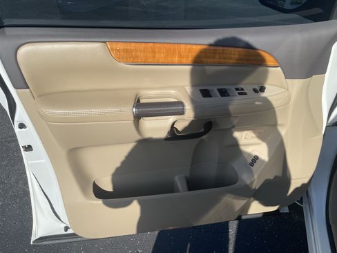 Used 2014 Nissan Armada Platinum w/ Platinum Reserve Package AWD/4WD image 12