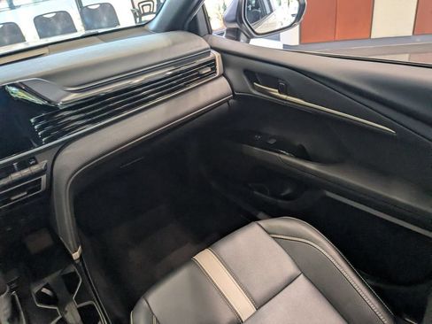 Used 2025 Toyota Camry SE FWD image 17