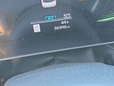 Used 2023 Kia Niro SX Touring image 16