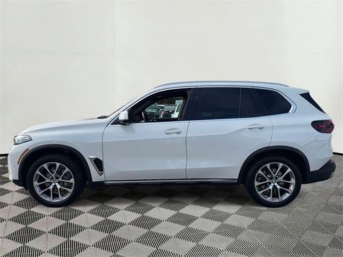 Used 2025 BMW X5 xDrive40i w/ Premium Package image 11