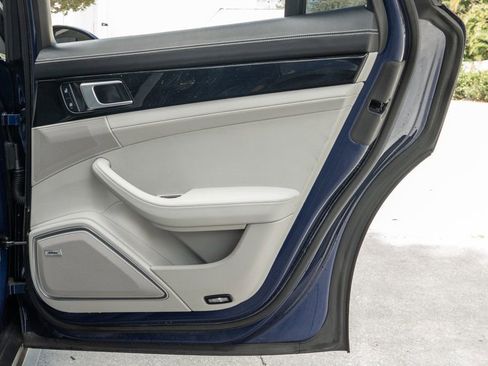 Used 2022 Porsche Panamera image 29