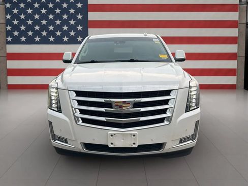 Used 2018 Cadillac Escalade ESV Luxury AWD/4WD image 3