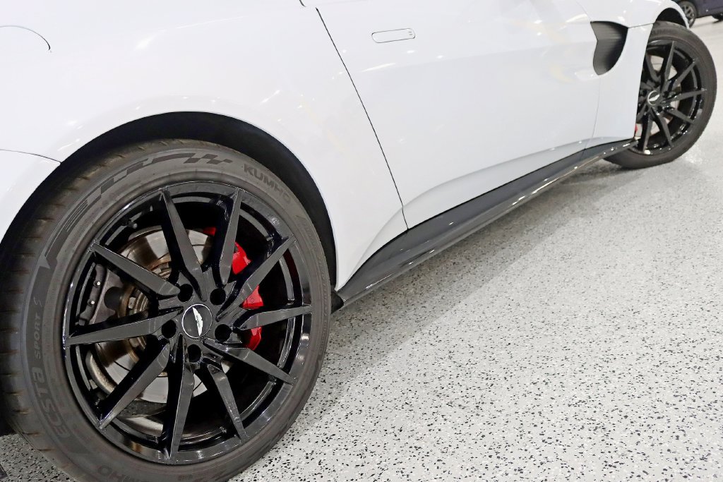 Used 2019 Aston Martin V8 Vantage Coupe RWD image 12