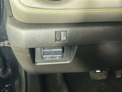 Used 2024 Chevrolet Colorado ZR2 w/ ZR2 Convenience Package III AWD/4WD image 19