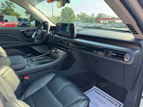Used 2025 Lincoln Aviator Reserve w/ Luxury Package RWD image 17