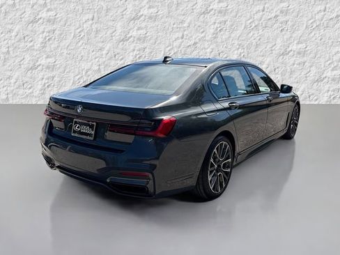 Used 2022 BMW 750i xDrive w/ Executive Package image 3