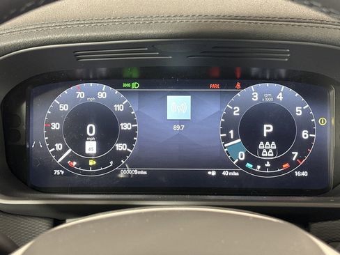 Used 2025 Land Rover Discovery Dynamic SE image 17