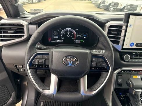 Used 2024 Toyota Sequoia Platinum AWD/4WD image 23