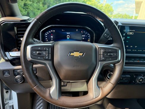 Used 2025 Chevrolet Silverado 1500 LT AWD/4WD image 34