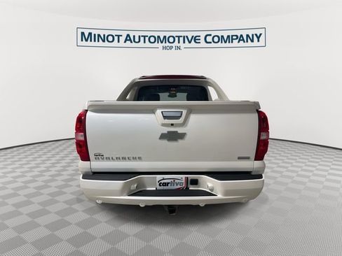 Used 2011 Chevrolet Avalanche LTZ image 7