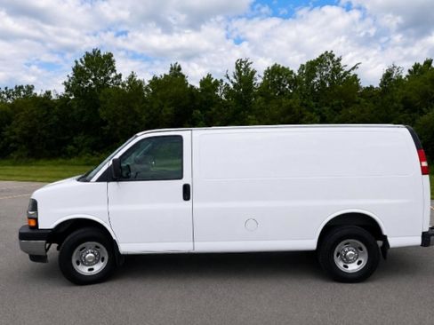 Used 2017 Chevrolet Express 2500 RWD image 8