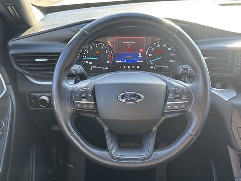 Used 2020 Ford Explorer XLT image 12