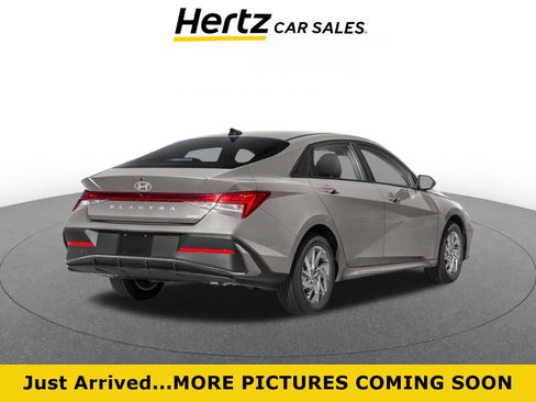 Used 2026 Hyundai Elantra Hybrid FWD image 1