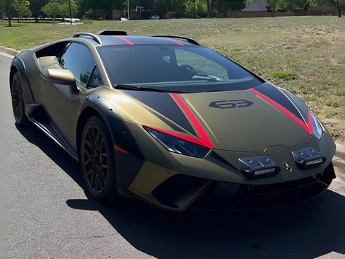 Used 2024 Lamborghini Huracan Sterrato image 4