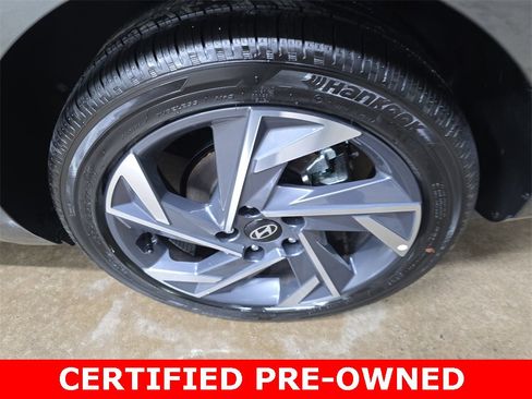 Certified 2025 Hyundai Elantra Limited image 34