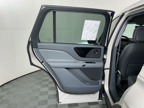 Used 2020 Lincoln Aviator Reserve image 22